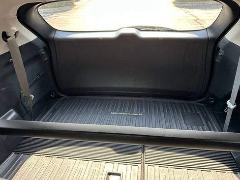 Used 2023 Toyota Highlander XLE FWD image 15