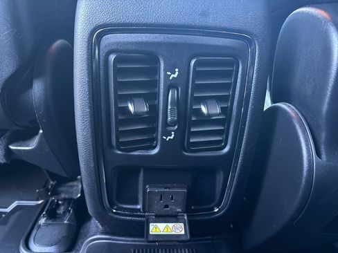 Used 2019 Jeep Grand Cherokee Altitude image 20