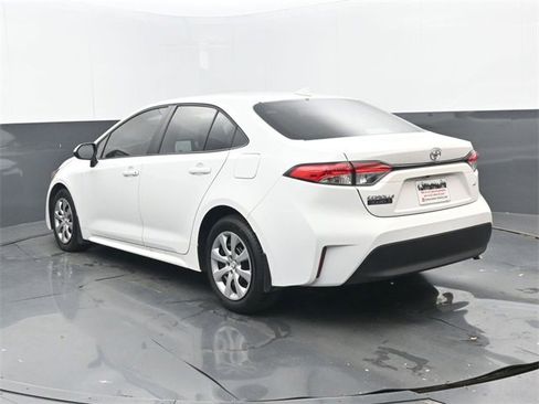 Used 2025 Toyota Corolla LE image 3