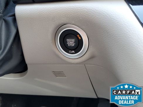 Used 2024 Chrysler Voyager LX image 28