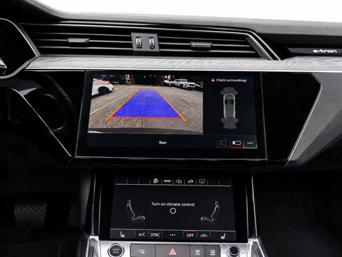 Used 2021 Audi e-tron Premium w/ Towing Package AWD/4WD image 25