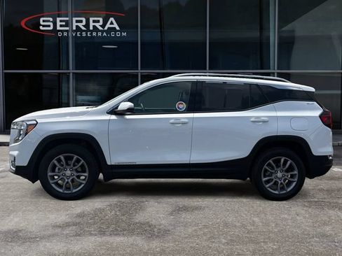 Used 2024 GMC Terrain SLT AWD/4WD image 2