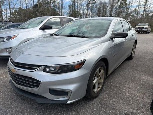 Used 2018 Chevrolet Malibu LS image 2