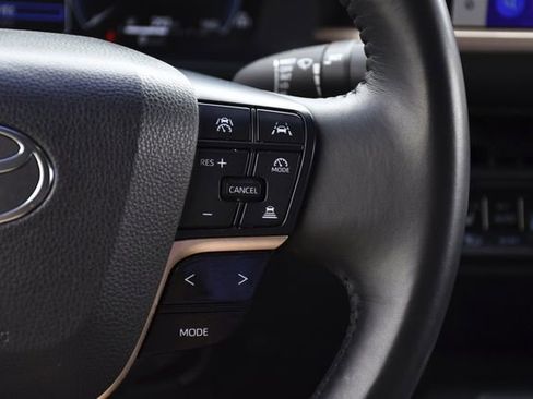 Used 2023 Toyota Crown AWD/4WD image 9