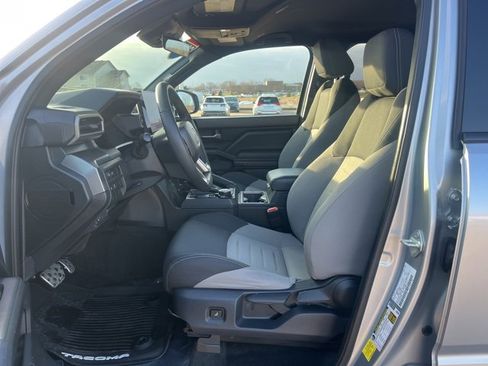 Used 2024 Toyota Tacoma TRD Sport image 15