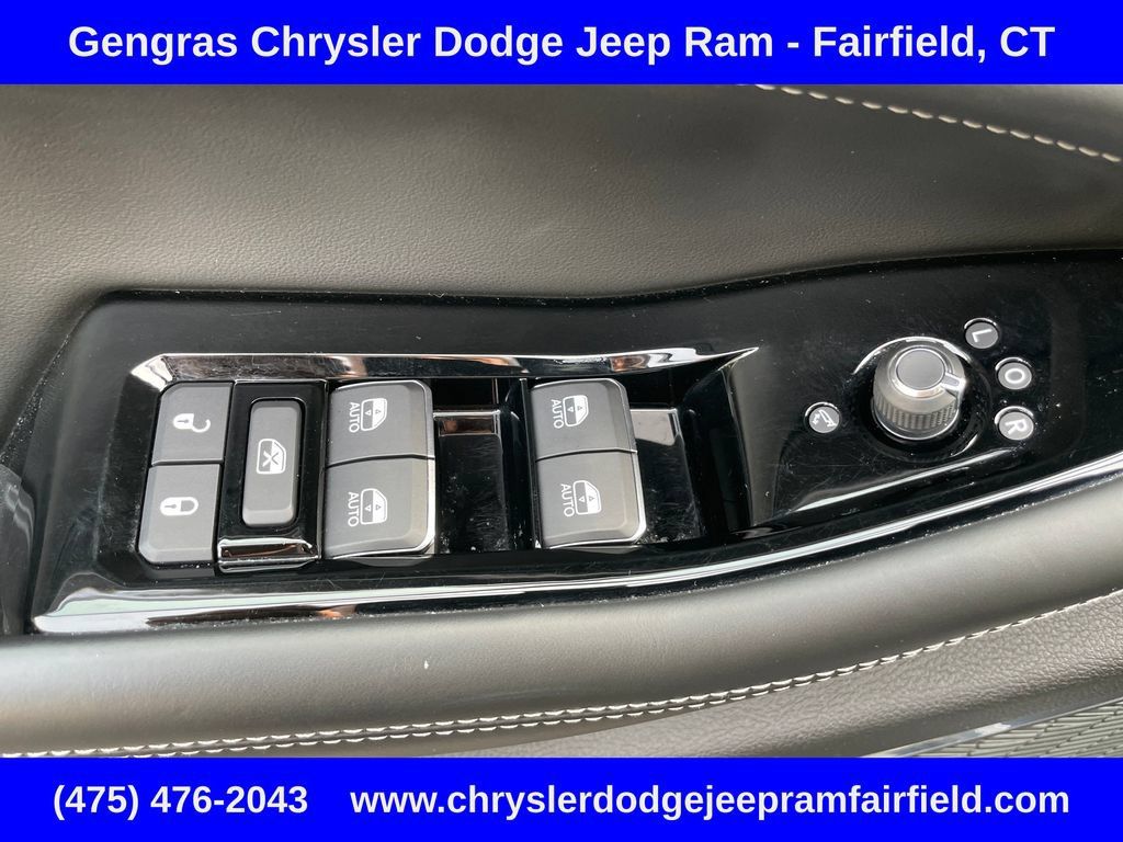 Certified 2023 Jeep Grand Cherokee Overland AWD/4WD image 44