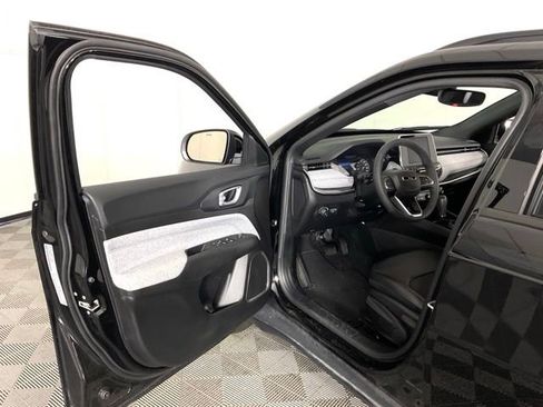 Used 2026 Jeep Compass Latitude AWD/4WD image 27