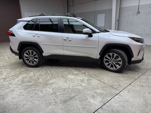 Used 2023 Toyota RAV4 XLE Premium image 7