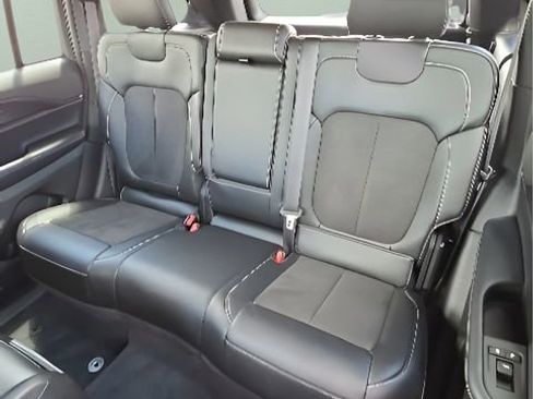 Used 2025 Jeep Grand Cherokee Altitude AWD/4WD image 13
