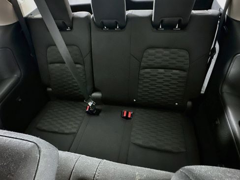 Used 2025 Nissan Pathfinder SV AWD/4WD image 28