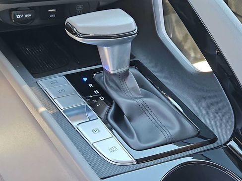 Certified 2025 Hyundai Elantra SEL FWD image 32