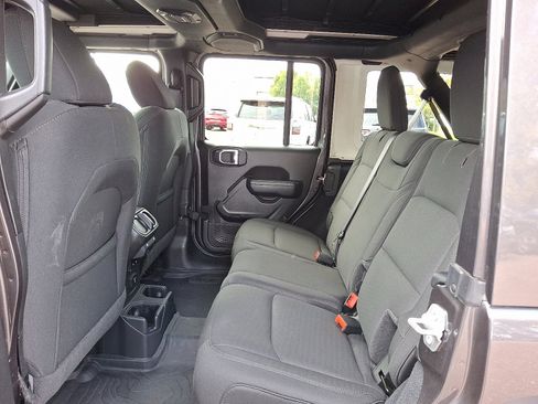 Used 2022 Jeep Wrangler Unlimited Willys image 10