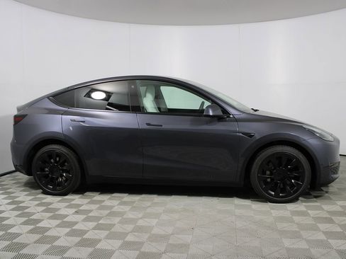 Used 2022 Tesla Model Y Long Range AWD/4WD image 32