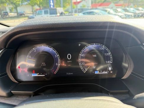 Used 2025 Jeep Grand Cherokee Limited w/ Luxury Tech Group II AWD/4WD image 38