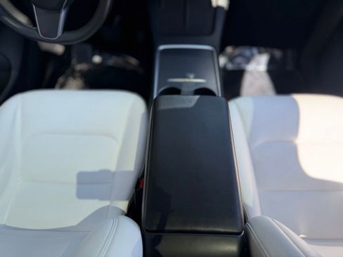 Used 2021 Tesla Model Y Long Range image 48