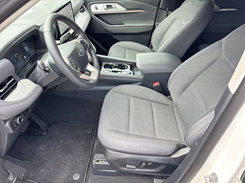 New 2026 Ford Explorer Active RWD image 9