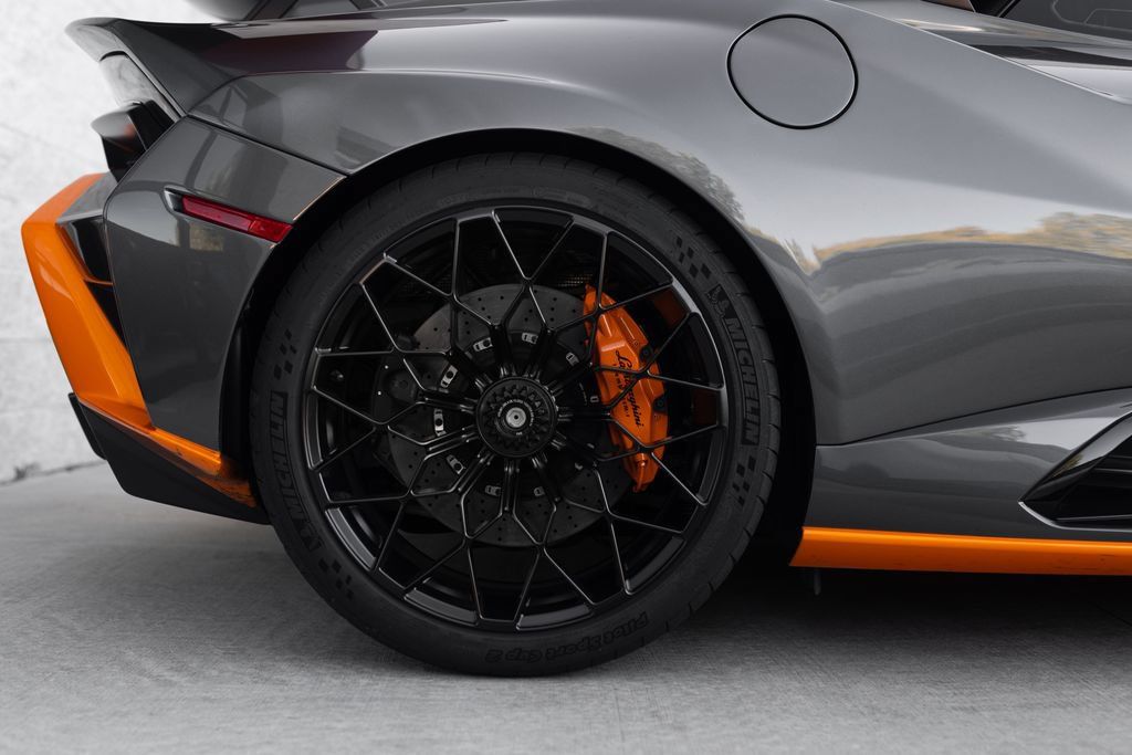 Used 2023 Lamborghini Huracan STO RWD image 13