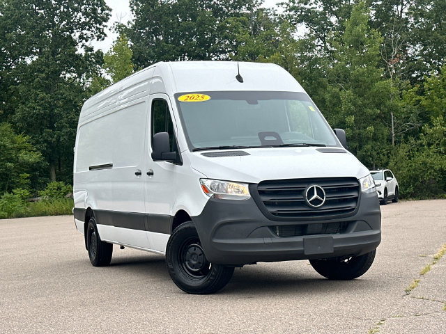 Used 2025 Mercedes-Benz Sprinter 2500 image 2