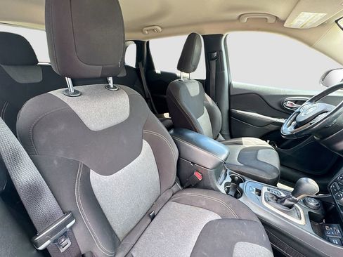 Used 2014 Jeep Cherokee Latitude AWD/4WD image 23