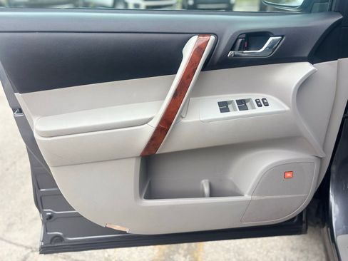 Used 2013 Toyota Highlander Limited image 8