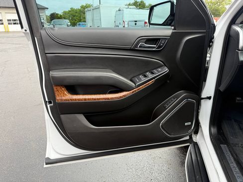 Used 2019 Chevrolet Suburban Premier AWD/4WD image 21