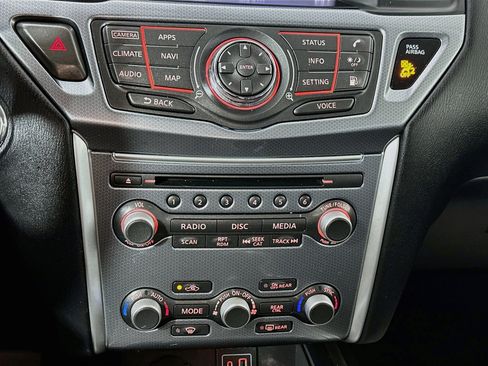 Used 2019 Nissan Pathfinder SL AWD/4WD image 16