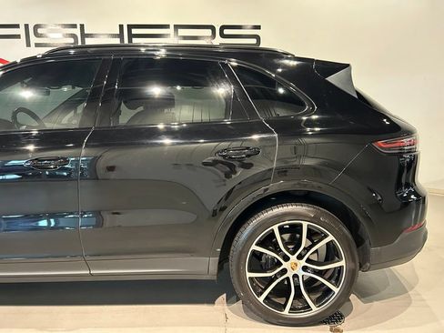 Used 2023 Porsche Cayenne AWD/4WD image 4