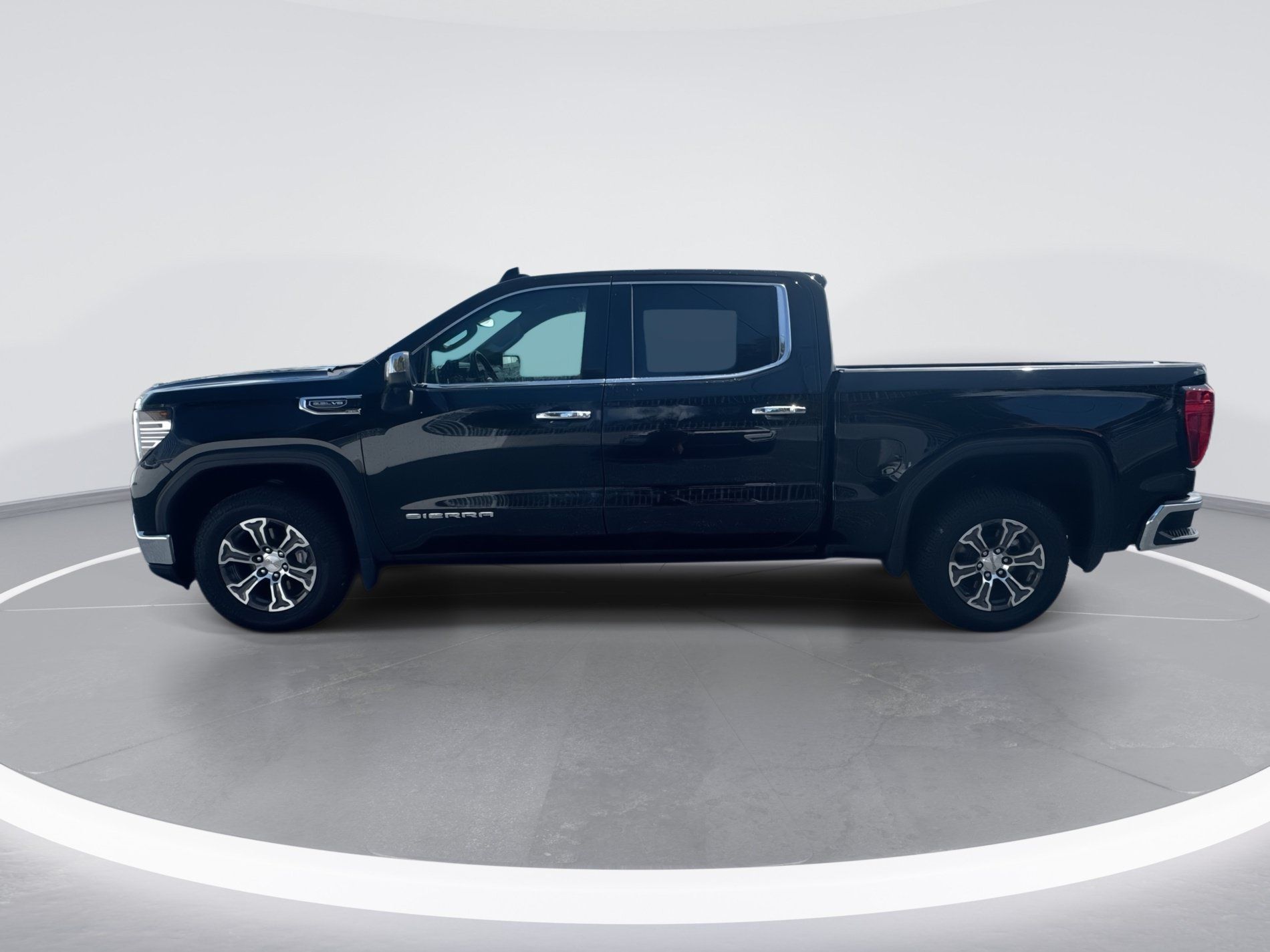 Used 2025 GMC Sierra 1500 SLT RWD image 7
