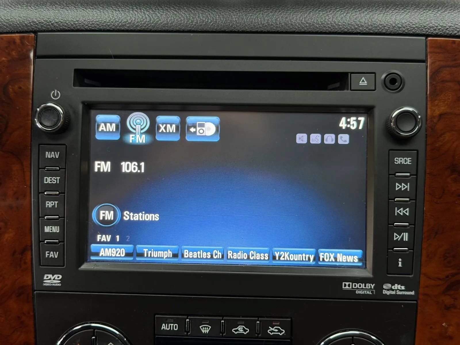 Used 2013 Chevrolet Avalanche LTZ RWD image 38