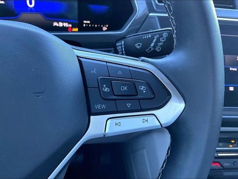 Used 2022 Volkswagen Tiguan SE image 12