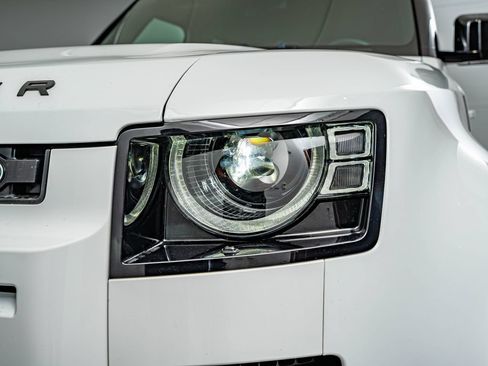 Used 2024 Land Rover Defender 110 X-Dynamic SE AWD/4WD image 13