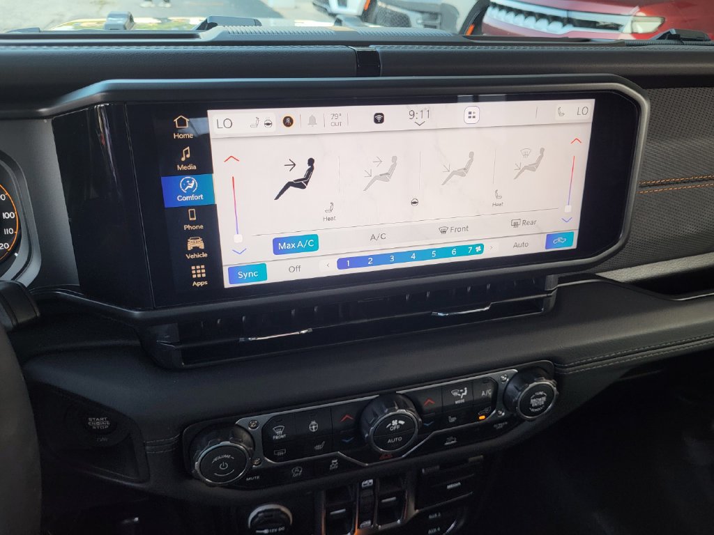 Used 2026 Jeep Gladiator Mojave AWD/4WD image 17