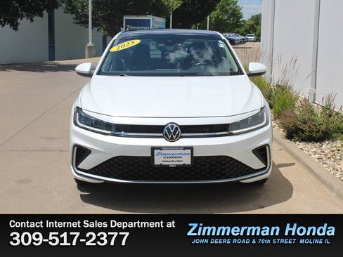 Used 2025 Volkswagen Jetta SE w/ Sunroof Package FWD image 4