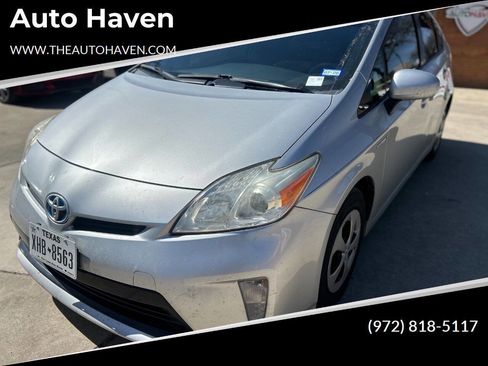 Used 2014 Toyota Prius Two image 1