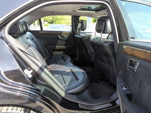 Used 2010 Mercedes-Benz E 350 4MATIC Sedan image 39