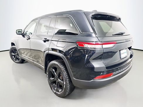 Used 2023 Jeep Grand Cherokee Limited w/ Black Appearance Package AWD/4WD image 5