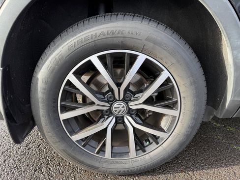 Used 2021 Volkswagen Tiguan SE image 9