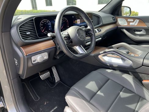 Used 2025 Mercedes-Benz GLS 450 4MATIC image 17