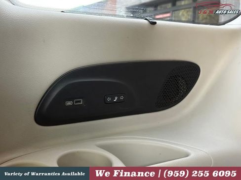 Used 2019 Chrysler Pacifica Limited FWD image 36