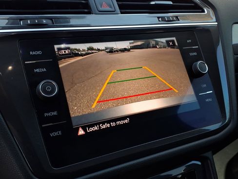 Certified 2022 Volkswagen Tiguan SE image 30