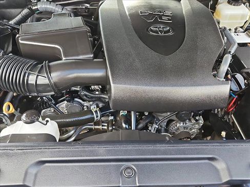 Used 2017 Toyota Tacoma TRD Off-Road w/ Tow Package (A/T) AWD/4WD image 21
