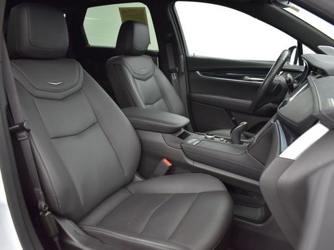 Certified 2024 Cadillac XT5 Premium Luxury w/ LPO, Floor Liner Package image 32
