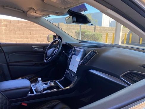 Used 2024 Ford Edge Titanium image 5