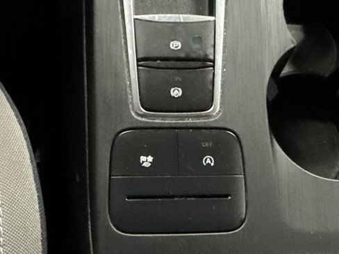 Used 2020 Ford Escape SE image 16