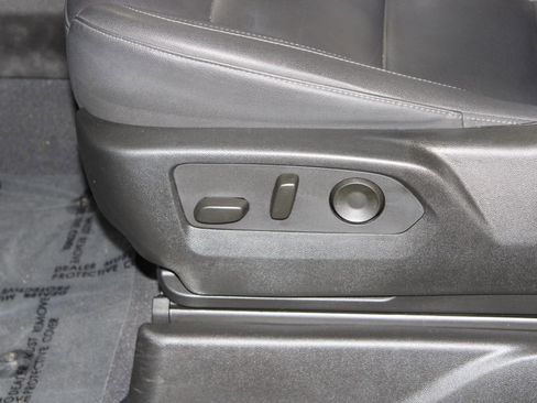 Used 2023 Chevrolet Suburban Z71 w/ Luxury Package image 23