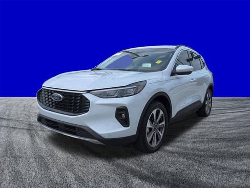 Certified 2025 Ford Escape Platinum w/ Premium Technology Package AWD/4WD image 8