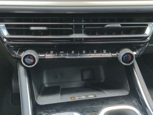 Certified 2026 Chevrolet Traverse LT FWD image 17