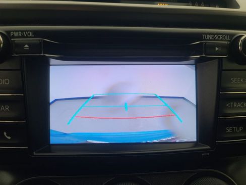 Used 2018 Toyota RAV4 LE image 33