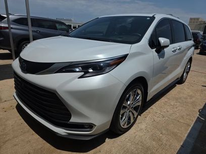 Used 2023 Toyota Sienna Platinum