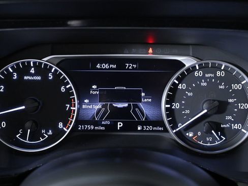 Used 2025 Nissan Pathfinder SV image 15